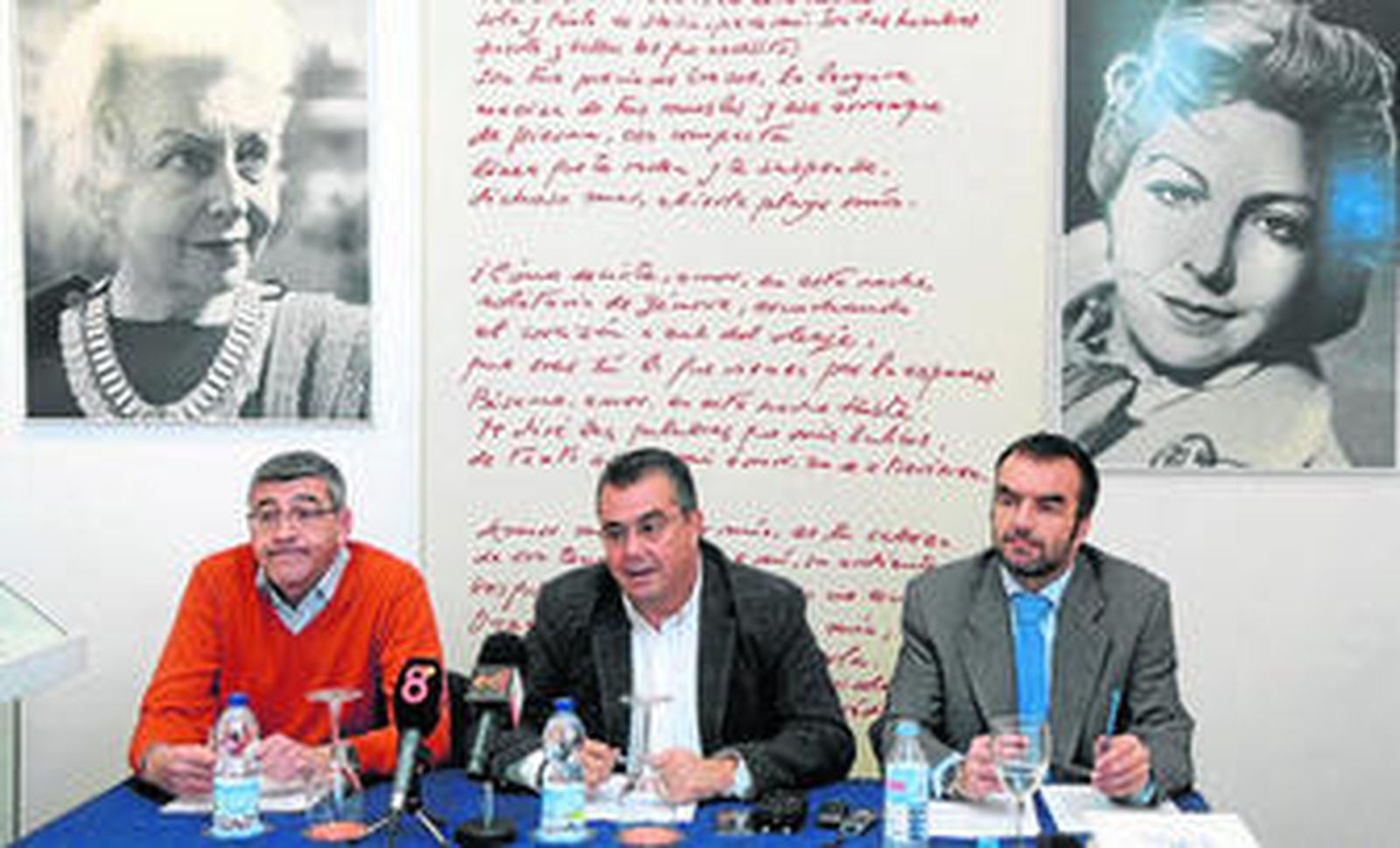 Un momento de la rueda de prensa ofrecida en la sala de la Fundación dedicada a María Teresa León.