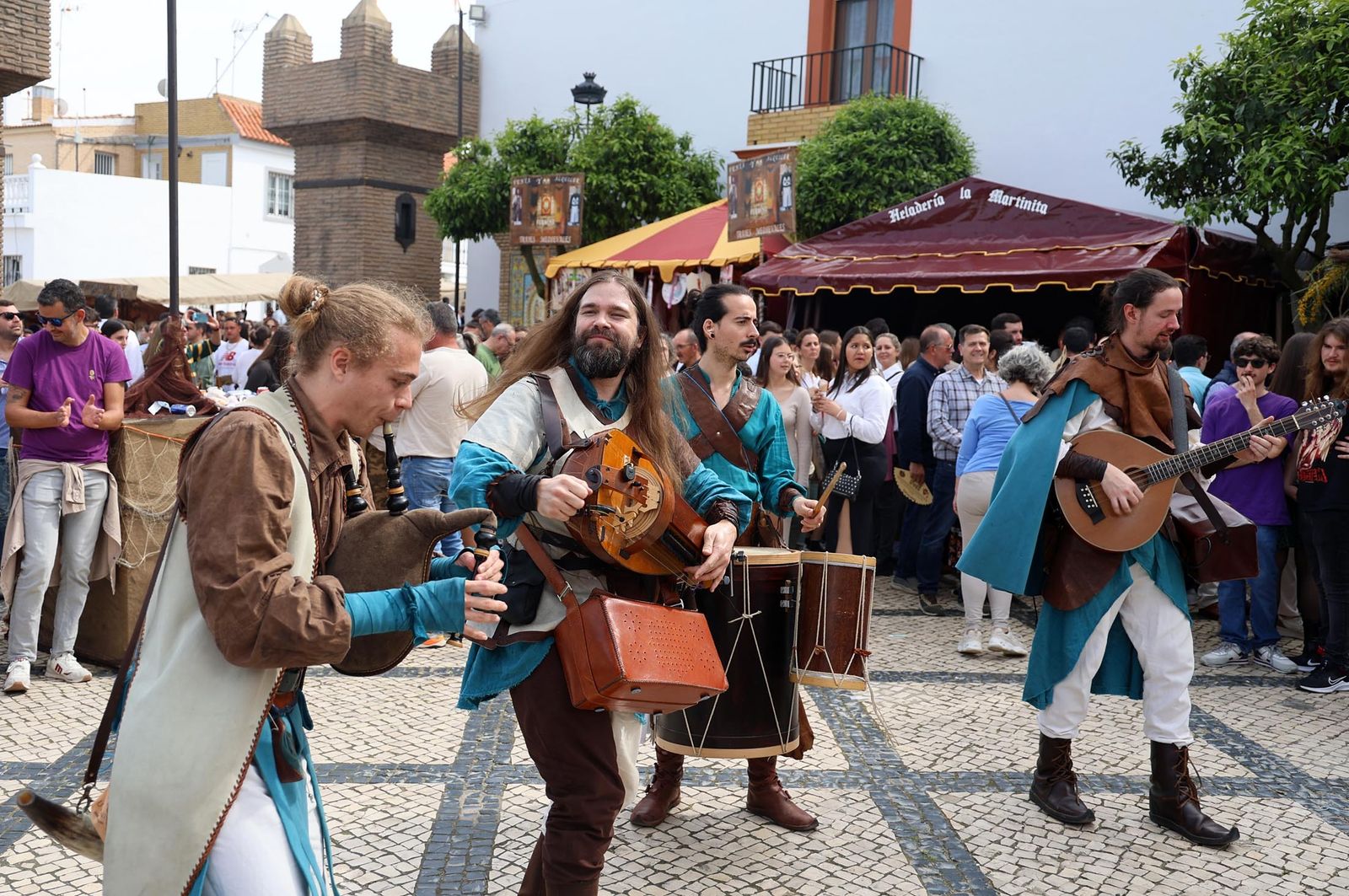 Imágenes del ambiente en el sábado 16 de marzo en Huelva