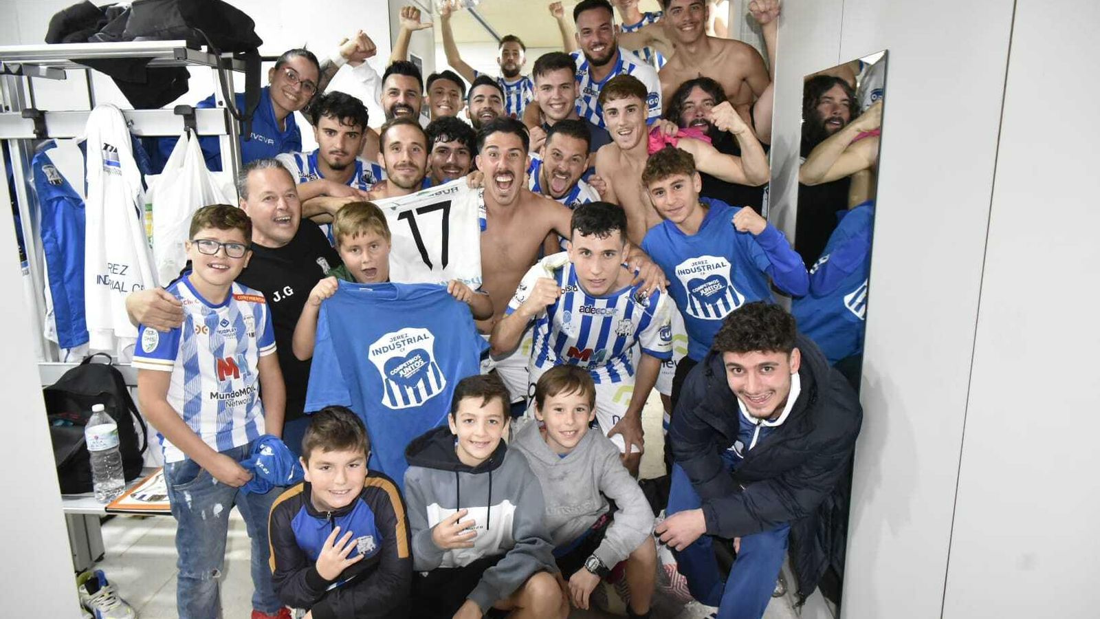 El vestuario industrialista fue una fiesta al final del encuentro.