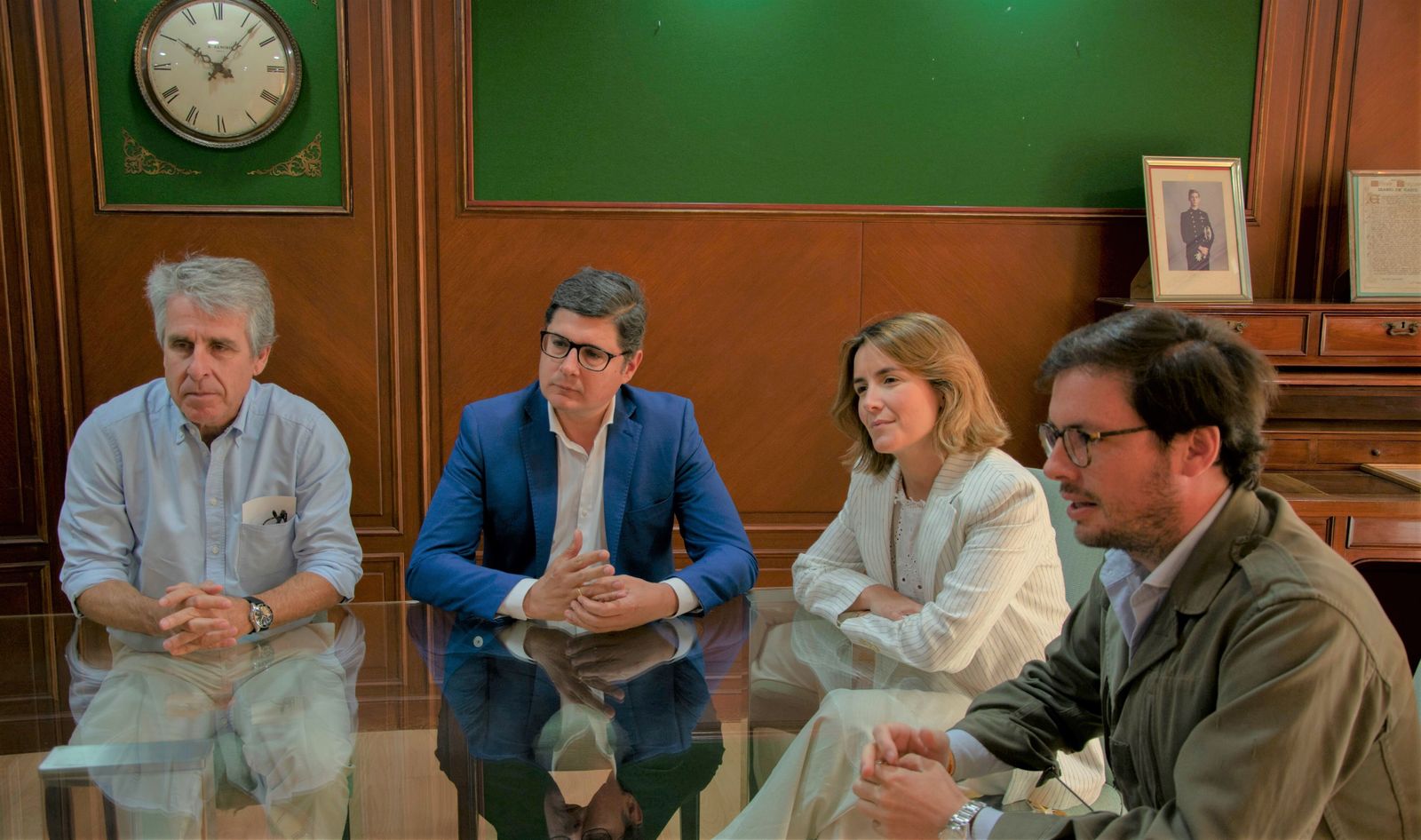 Pablo de los Santos (abogado), Álvaro Pimentel (abogado), Blanca Gastalver (trabajadora social) y Fernando Mañes (ingeniero) en Diario de Sevilla.