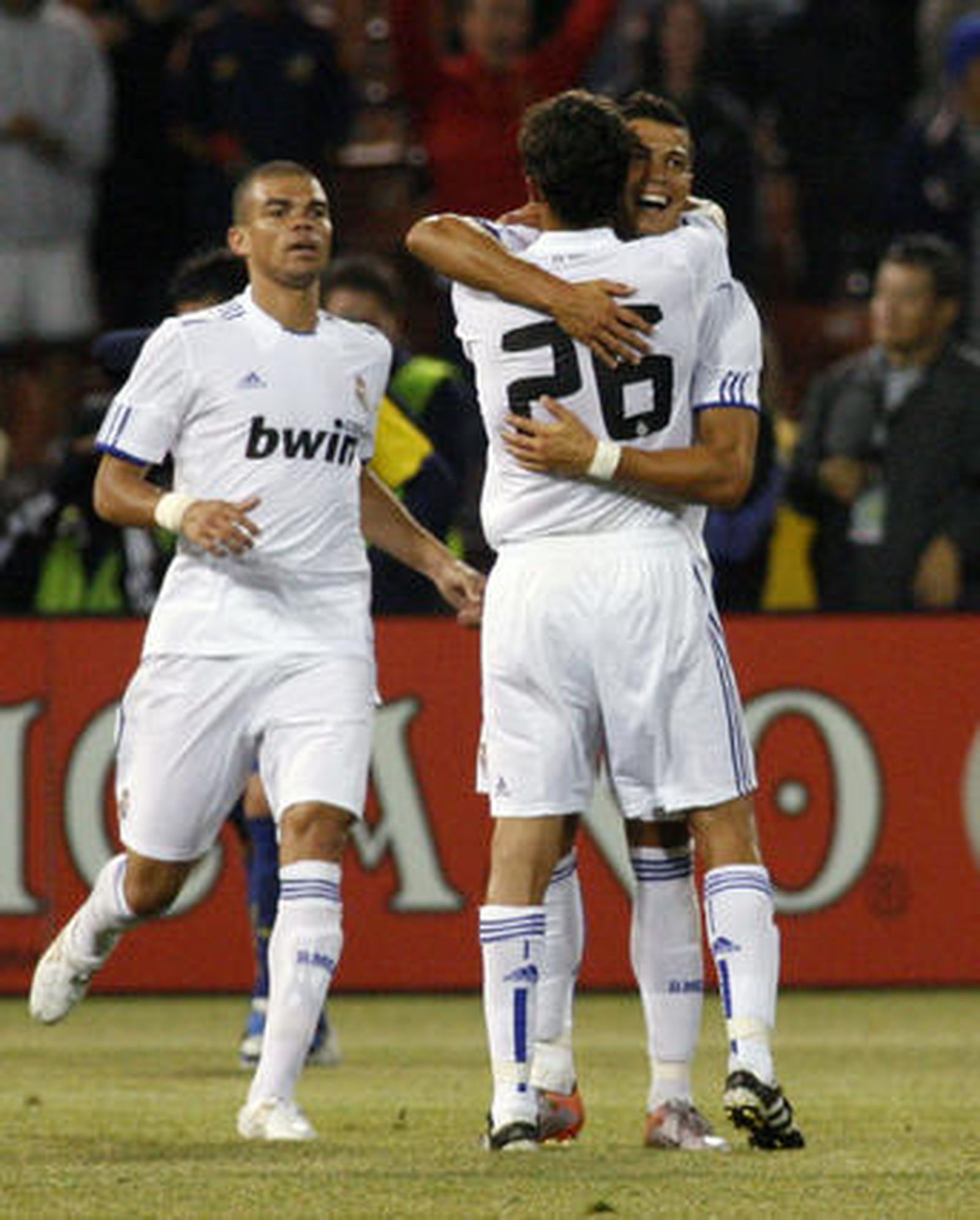La era de Mourinho con el Real Madrid comenzó de forma triunfal después que el equipo español venciese por 2-3 a las Águilas del América de México, en partido amistoso disputado en el Candlestick Park de San Francisco.

Foto: REUTER