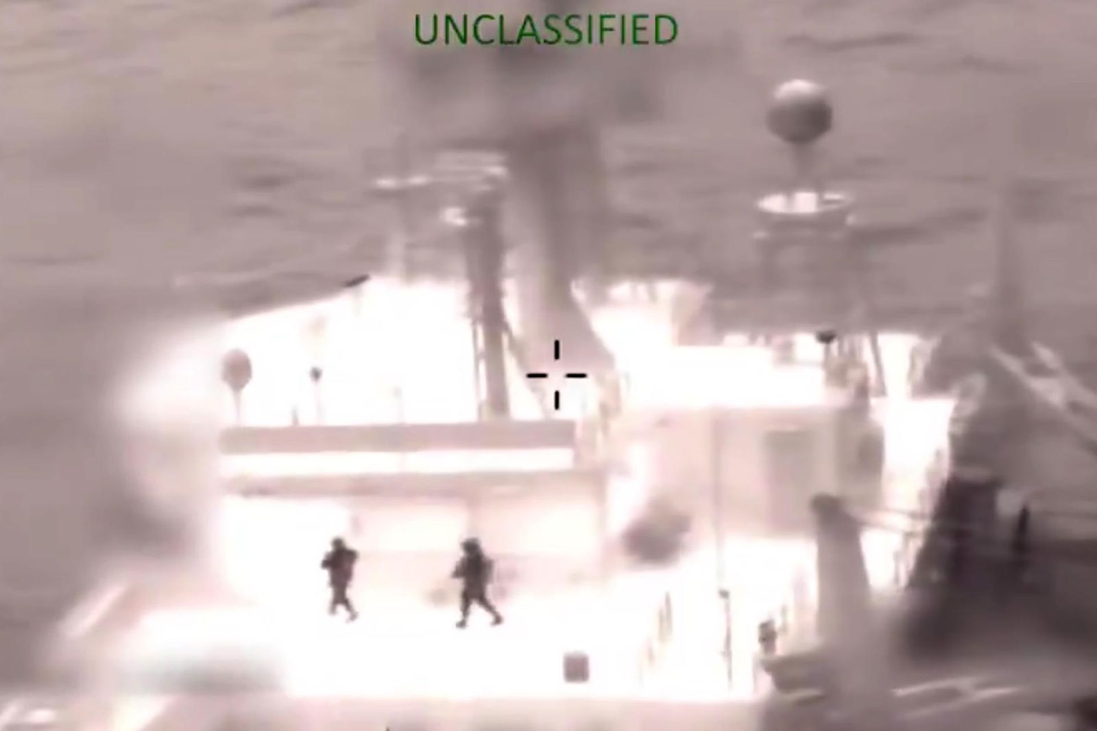 Captura de pantalla tomada de la cuenta oficial de la red social X @ Southcom del Comando Sur de los Estados Unidos que muestra la intercepción del buque.