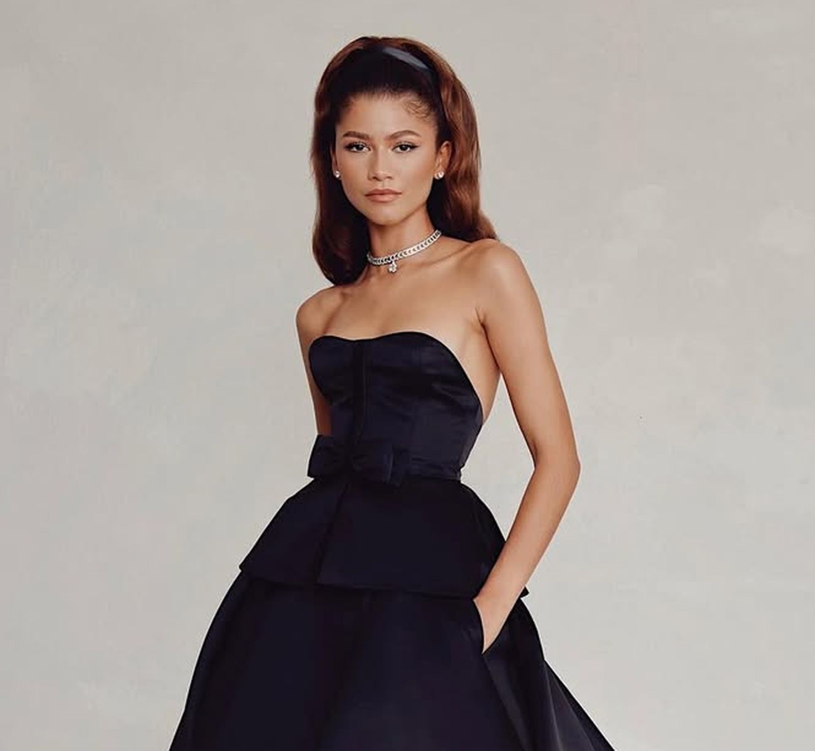 Los peinados con volumen en la parte alta son perfecto para las siluetas más bajitas y los rostros redondeados o con el cuello corto porque alargan la figura.