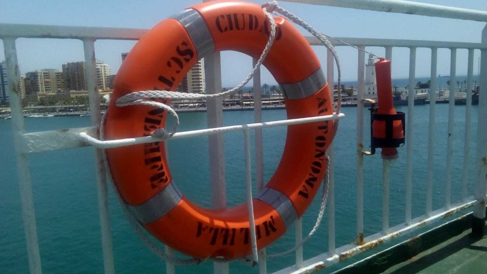 Salvavidas en el ferry 'Ciudad Autónoma Melilla'.