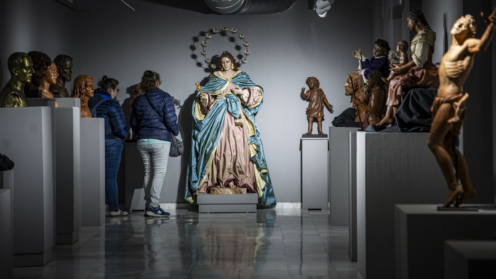 Las imágenes de «El sueño de un niño», la exposición del imaginero Luis González Rey en Cádiz