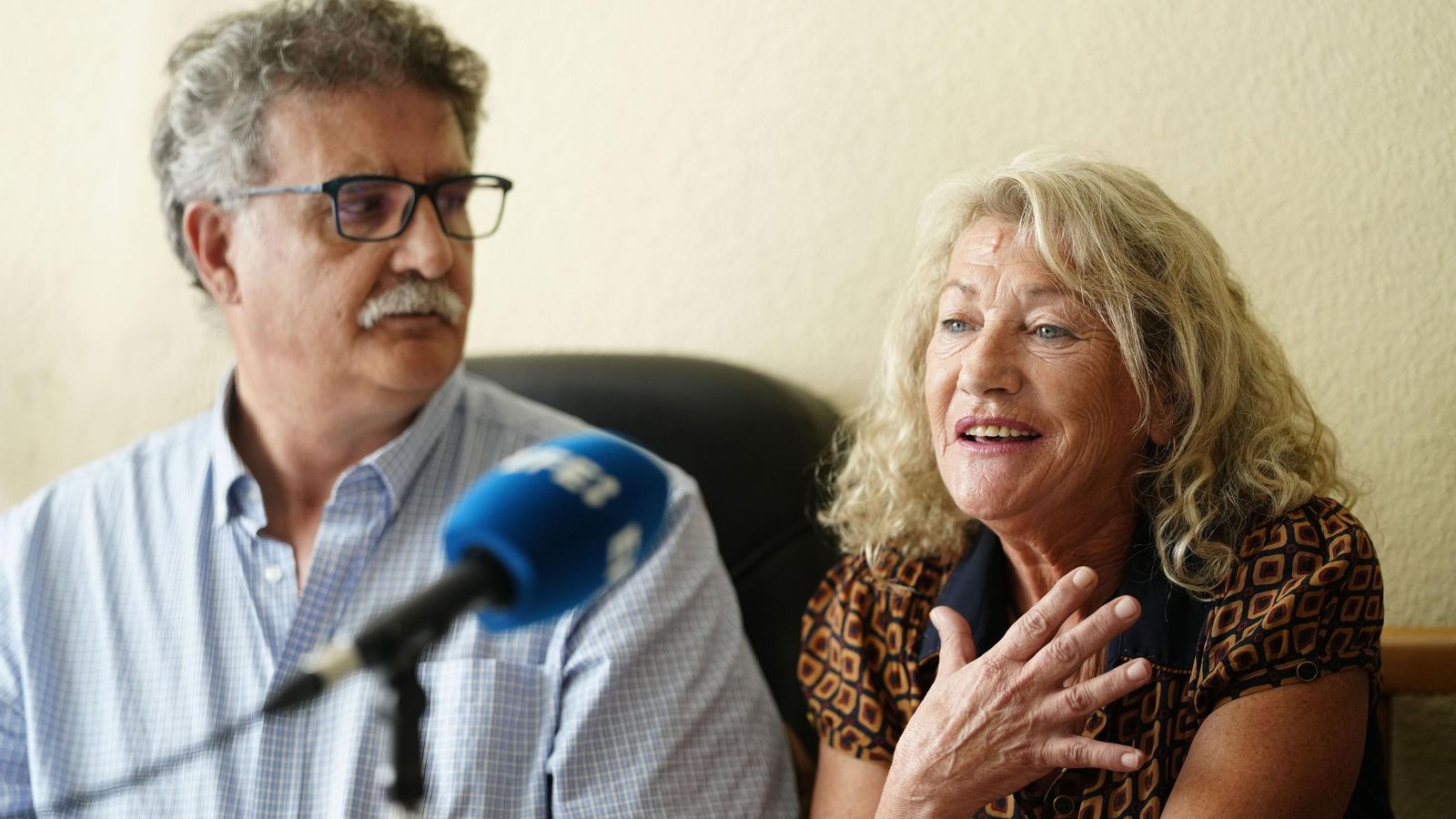 Mauro Quiñones y Julia Caballero, en el acto de recuerdo a sus padres.