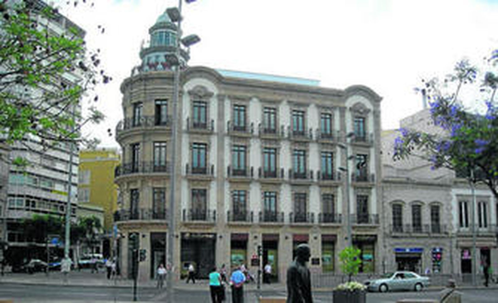 La Casa de las Mariposas, en la Puerta de Purchena, abre esta noche sus puertas a los almerienses.