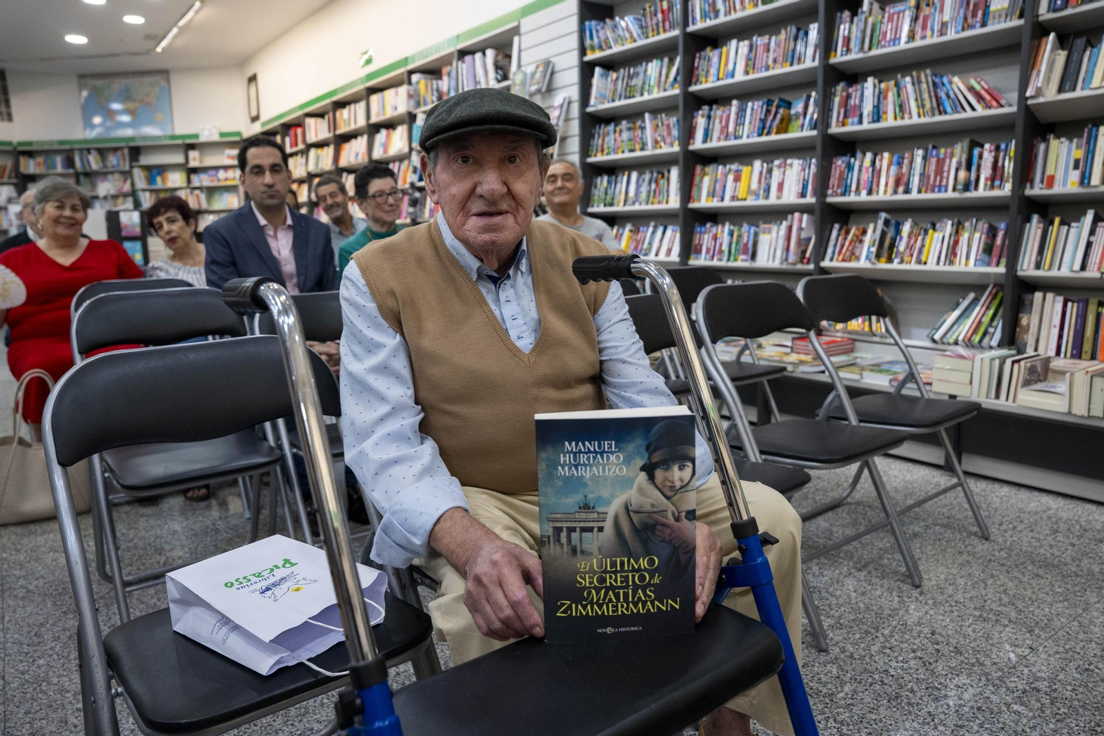 La presentación en Almería de la novela escrita por Manuel Hurtado, en imágenes