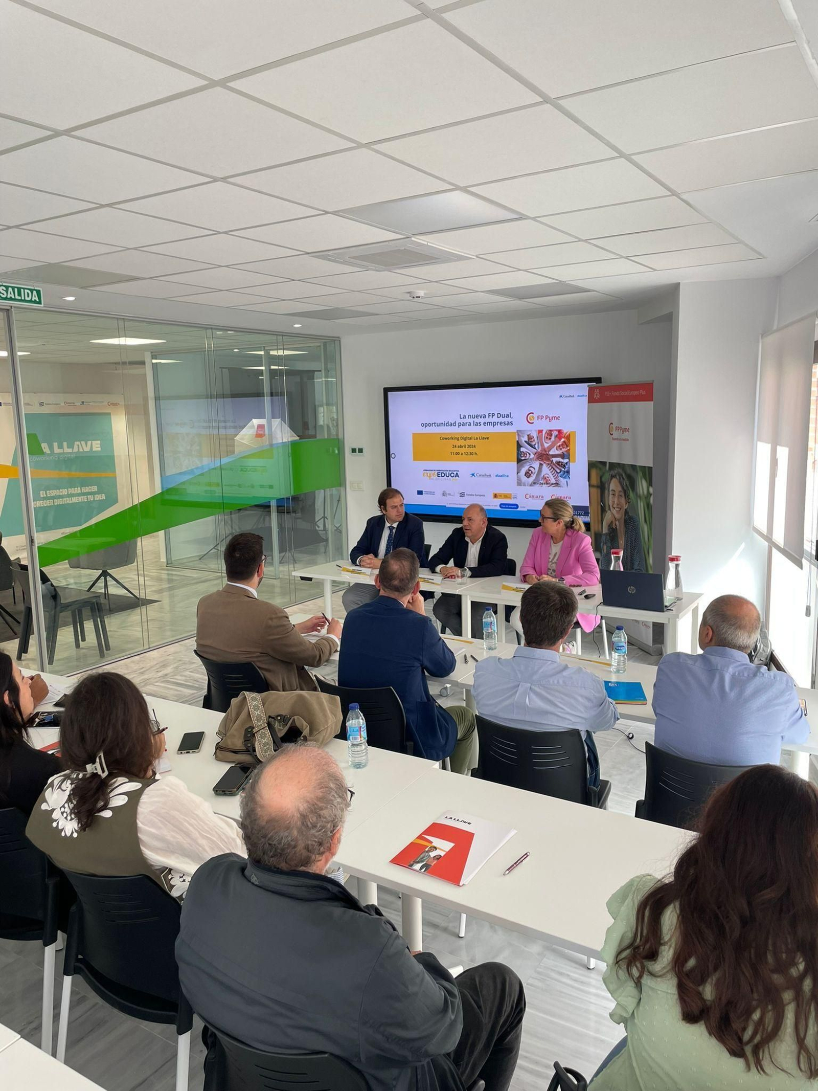 La sesión en la Cámara de Comercio.