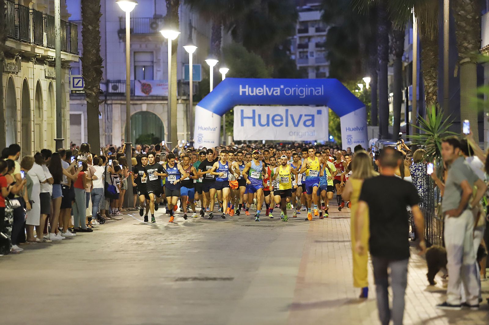 Imágenes de la Carrera Nocturna de Huelva