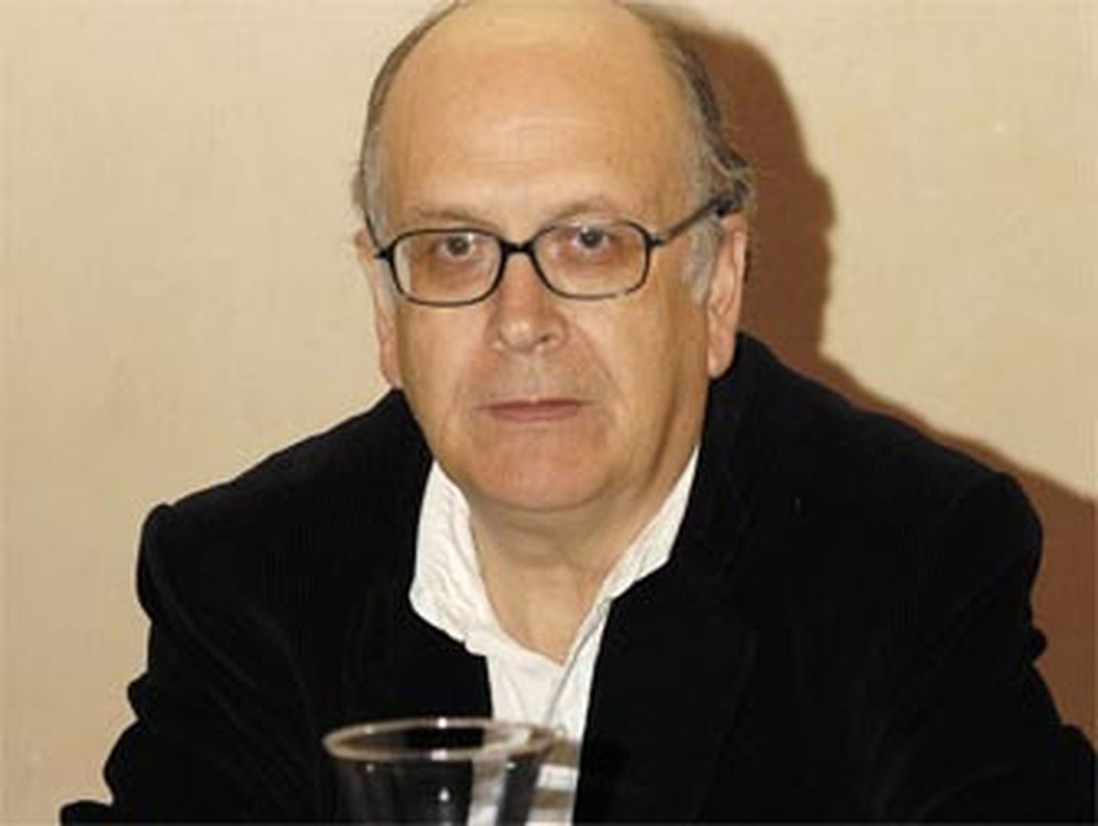 El sarcasmo prosaico de Álvaro Salvador, galardonado con el Generación del 27