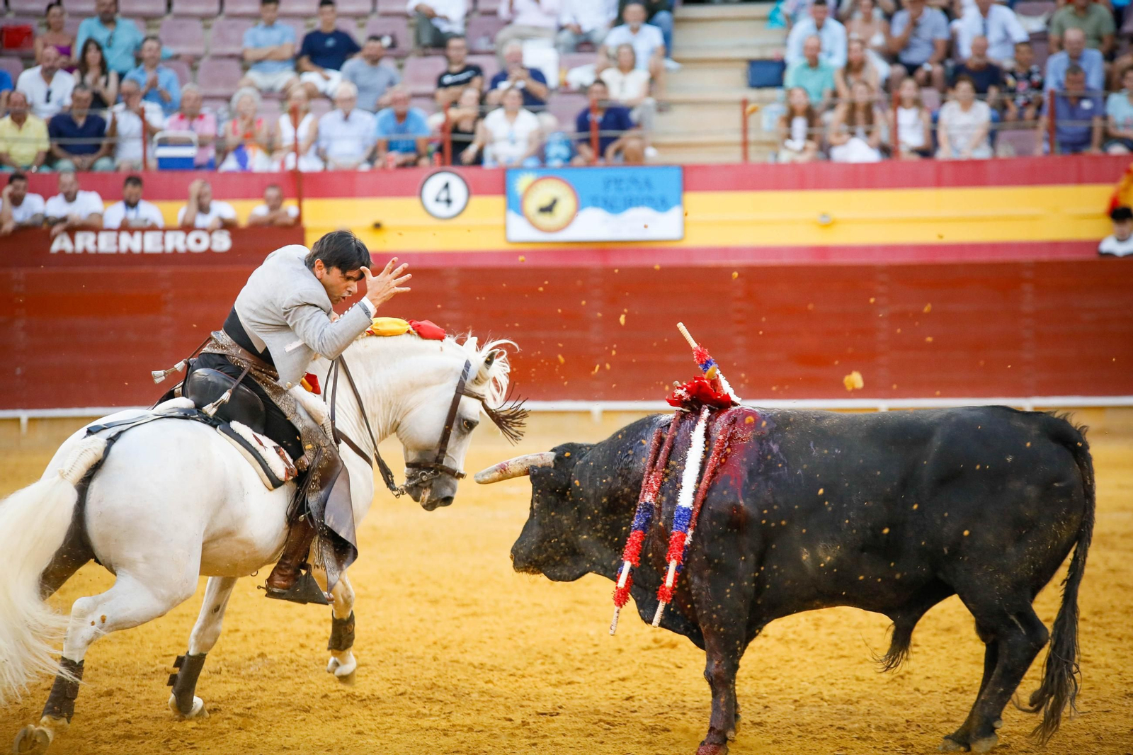 Imágenes de la corrida de toros en Roquetas de Mar