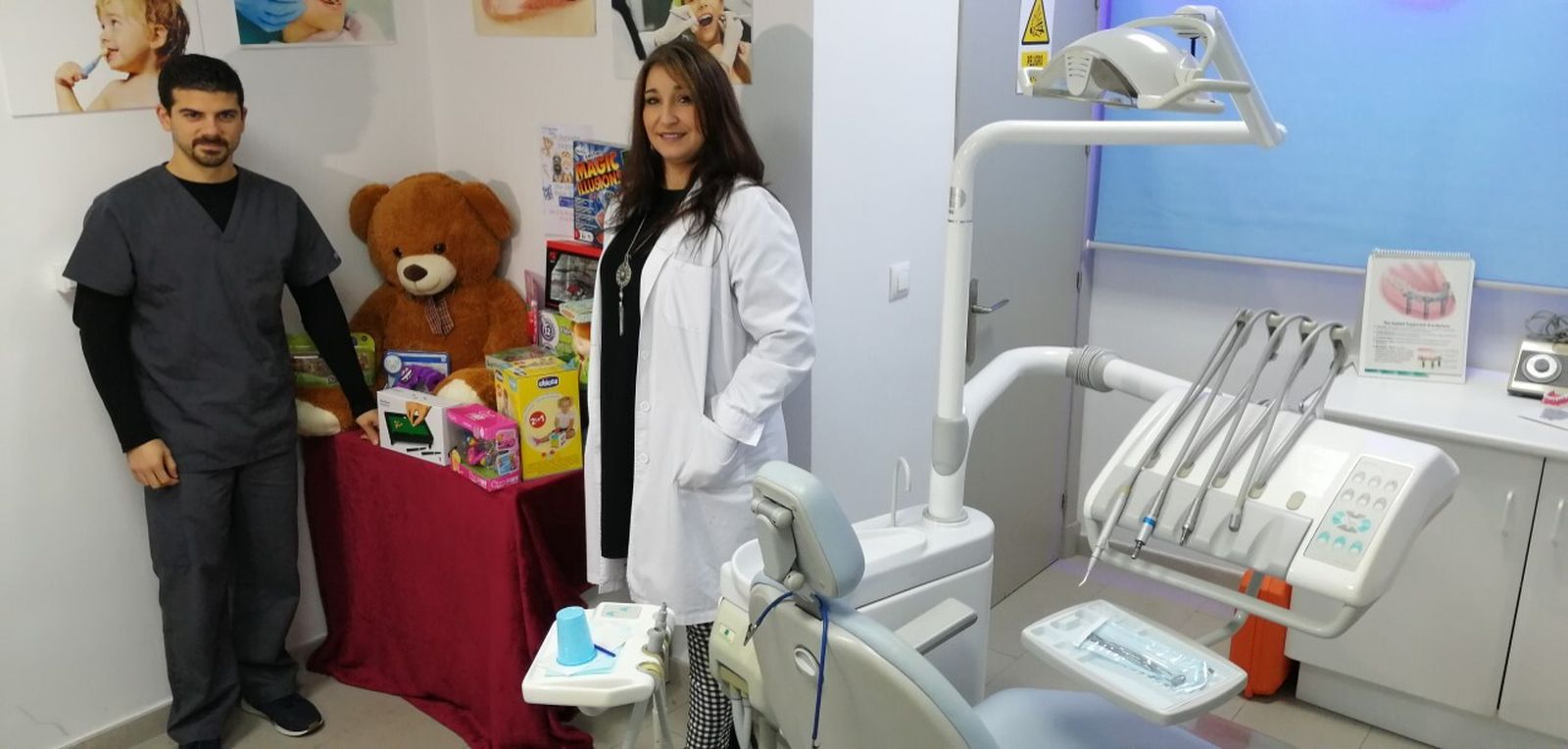 Silvia Barrios Junto a otro de los profesionales del Clínica