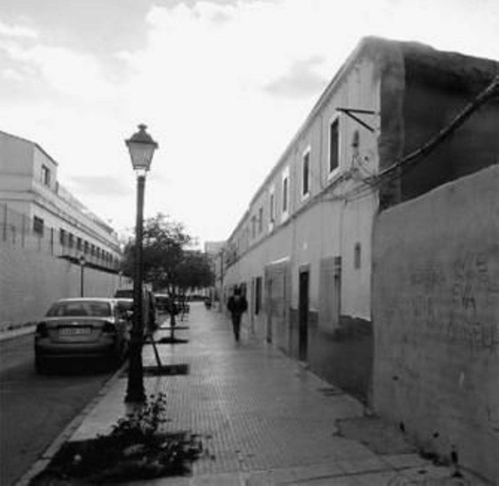 Vista de la calle Pastores antes de derribarse las viviendas.