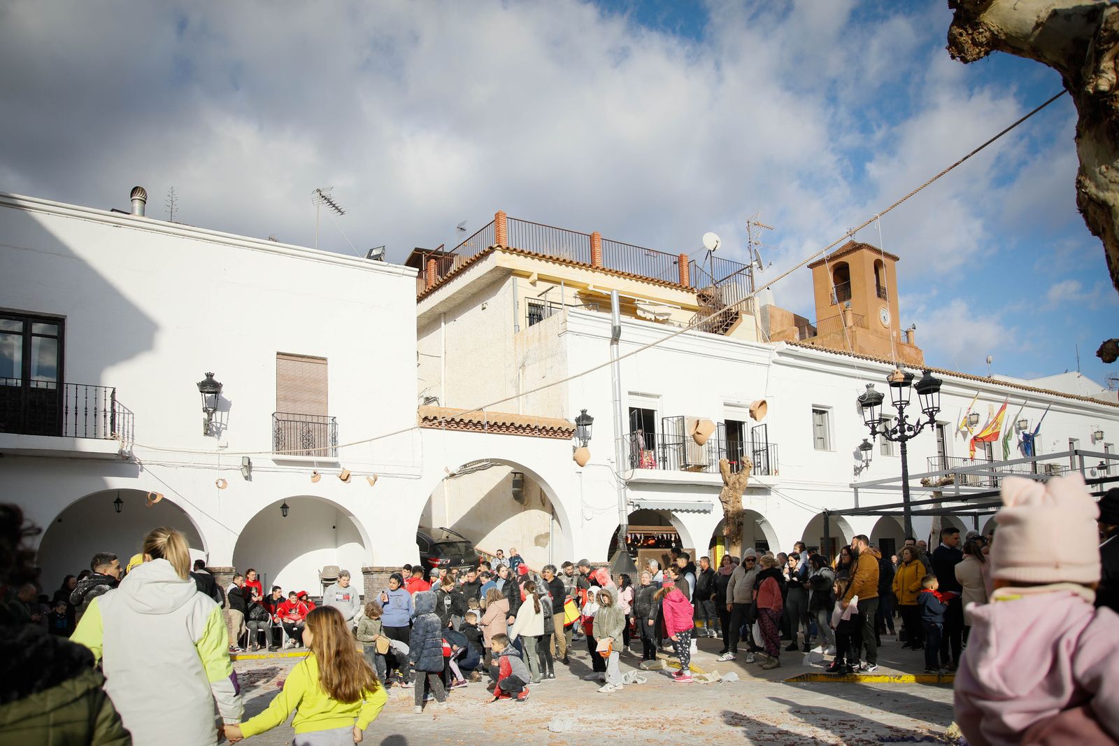 Las mejores imágenes del cierre de fiestas en Fiñana con "Las Ollas"