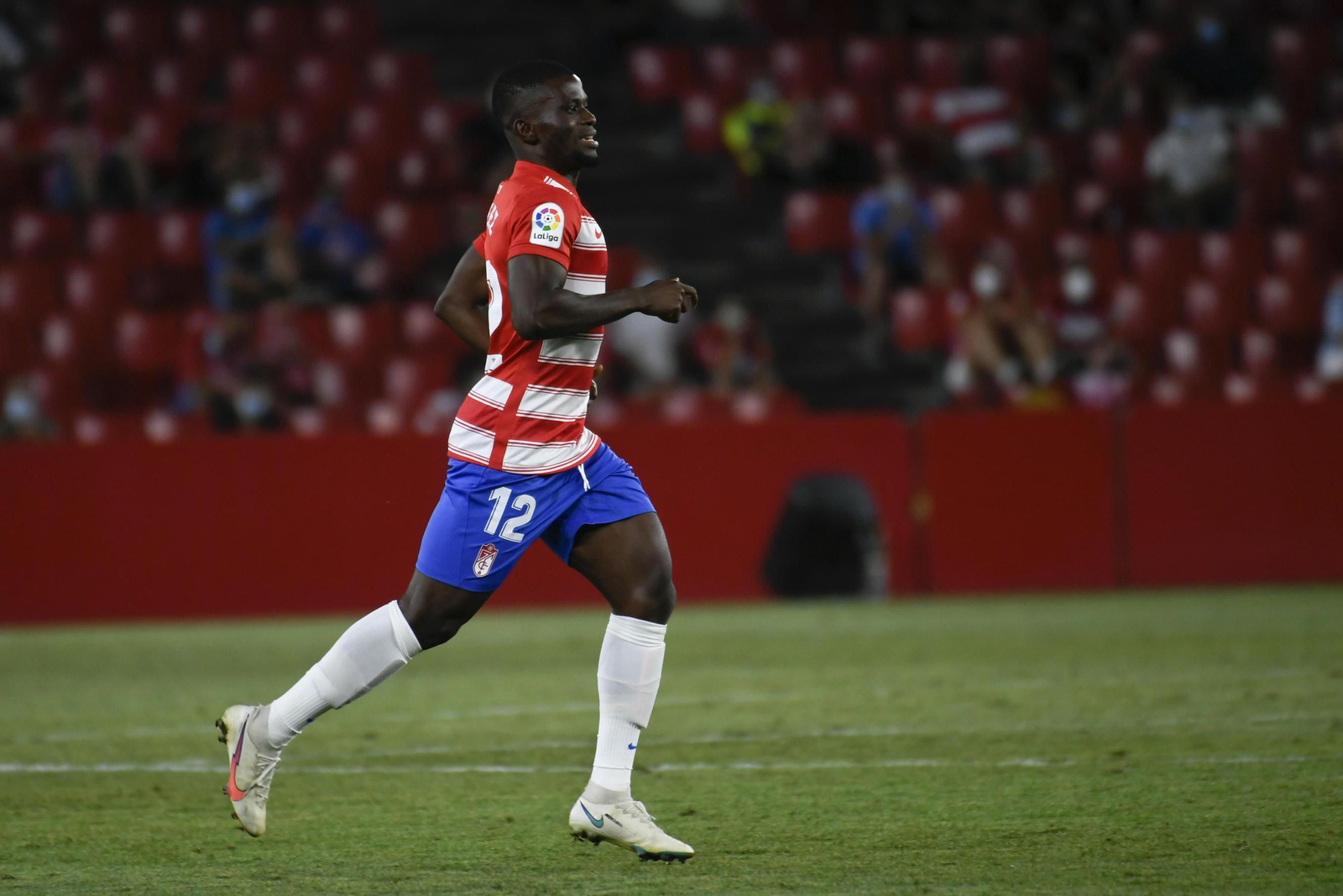 Ramón Azeez seguirá en el Granada CF.