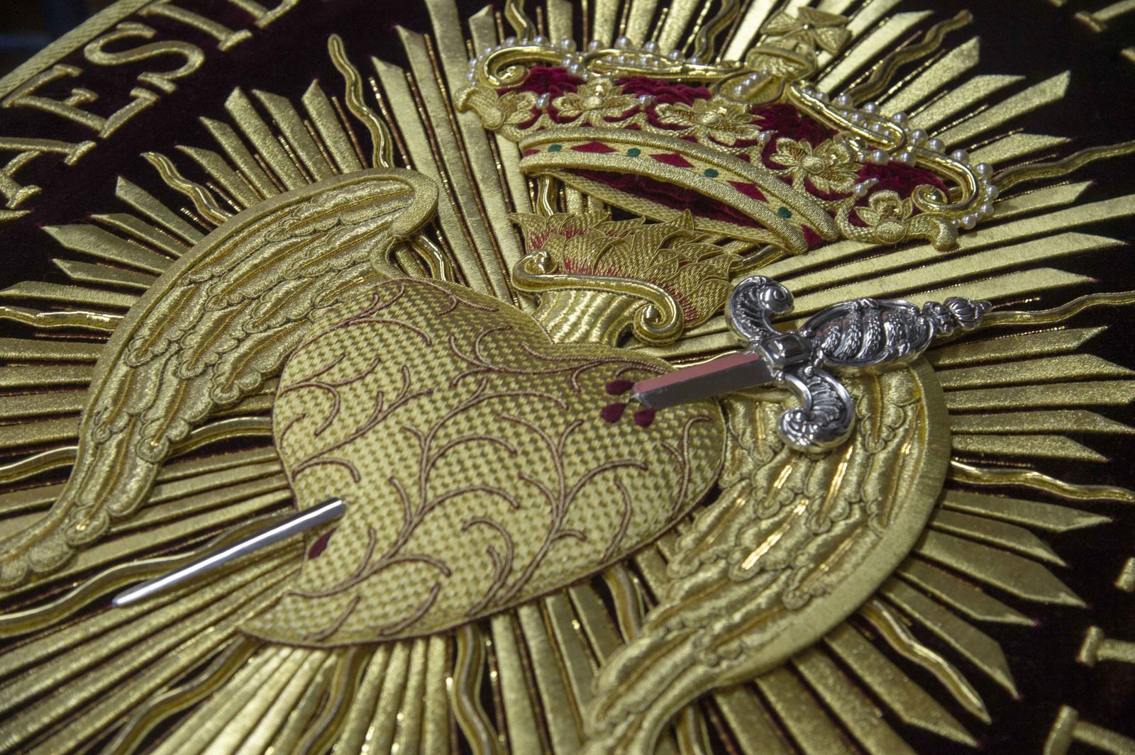 La ueva gloria del palio de la Virgen de Gracia y Amparo.