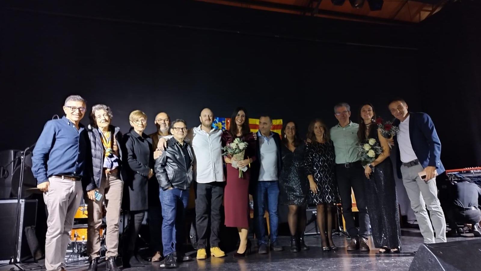 Componentes de Gadesfolk y colaboradores de la gala.