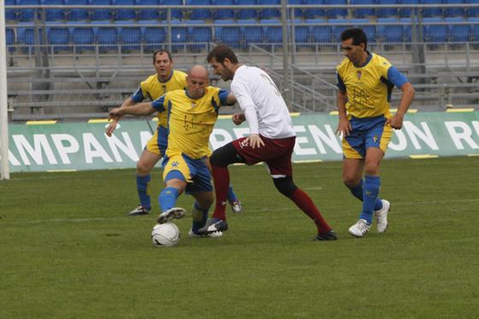 El partido de los Reyes Magos congregó a unas 3.000 personas que disfrutaron del espectáculo futbolístico, al mismo tiempo que colaboraban con la campaña  "Ningún niño sin juguete"

Foto: Lourdes de Vicente