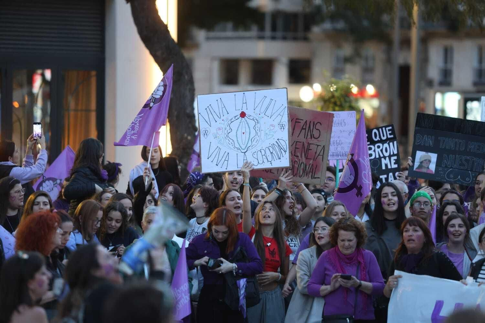 8M: Las fotos de la manifestación por el Día de la Mujer en Málaga 8M: Las fotos de la manifestación por el Día de la Mujer en Málaga