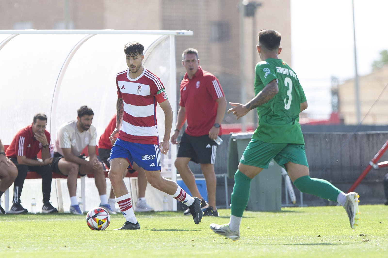 Las imágenes del encuentro entre el Recreativo Granada y el CD Alcoyano