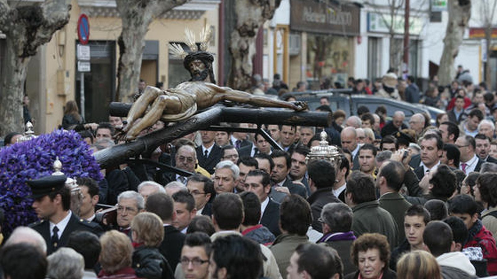 El Cristo de la Salud de la Carretería en el Vía Crucis de las Hermandades celebrado en 2010