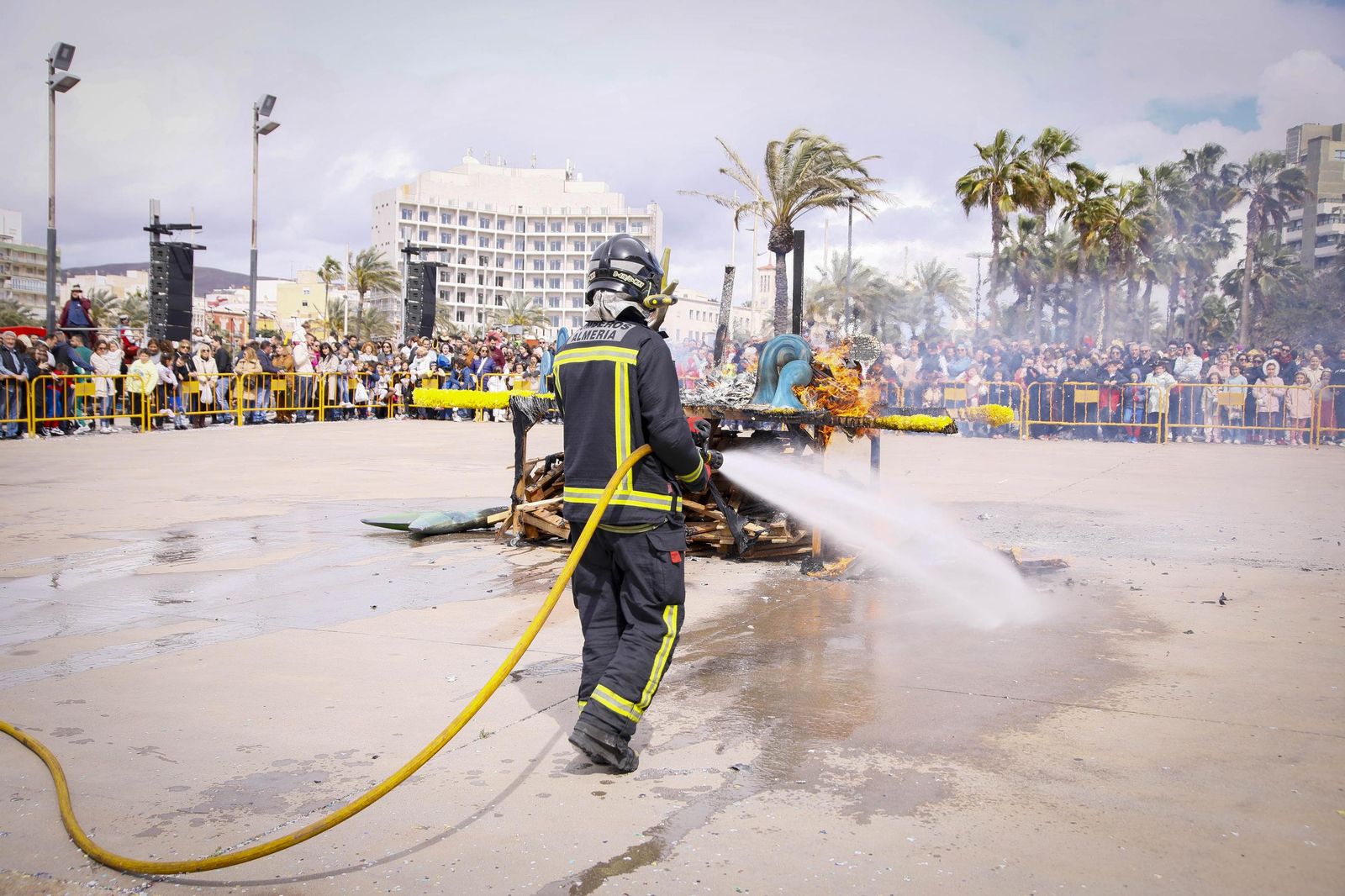 Las imágenes del entierro de la sardina en Almería