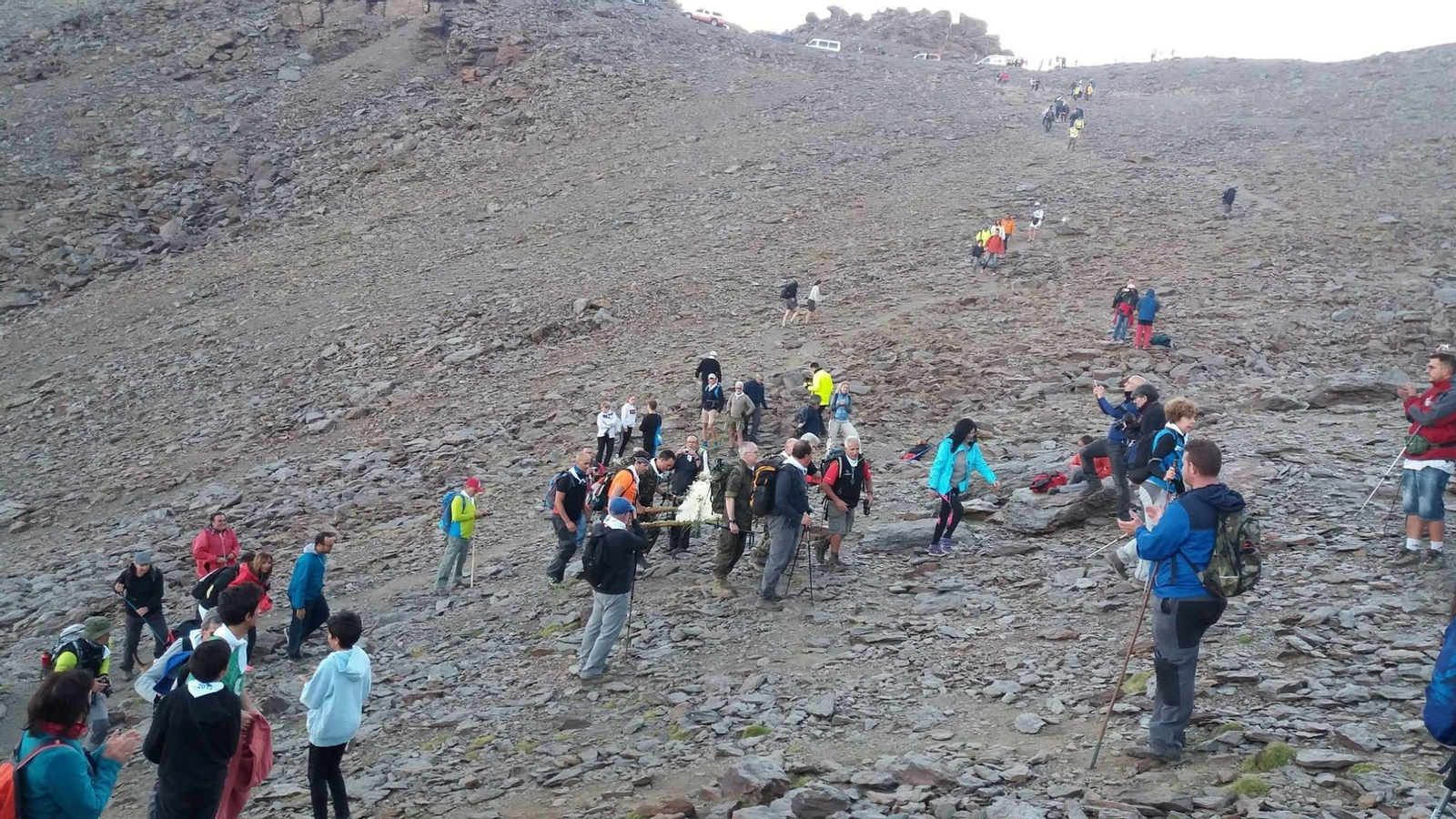 Imagen de la ascensión al Veleta durante la Romería de la Virgen de las Nieves