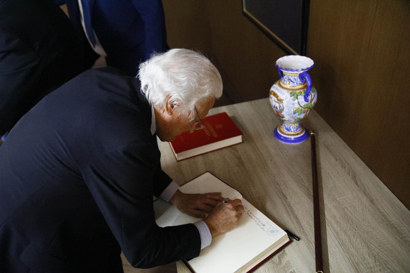 Las imágenes del nombramiento de hijo predilecto de Garrucha a José María Martínez de Haro