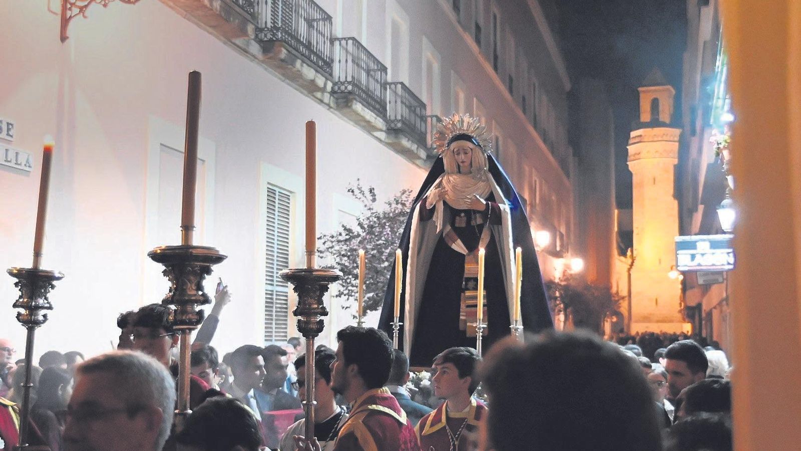 La Virgen de Gracia y Amparo, durante su traslado del año pasado. La Virgen de Gracia y Amparo, durante su traslado del año pasado.