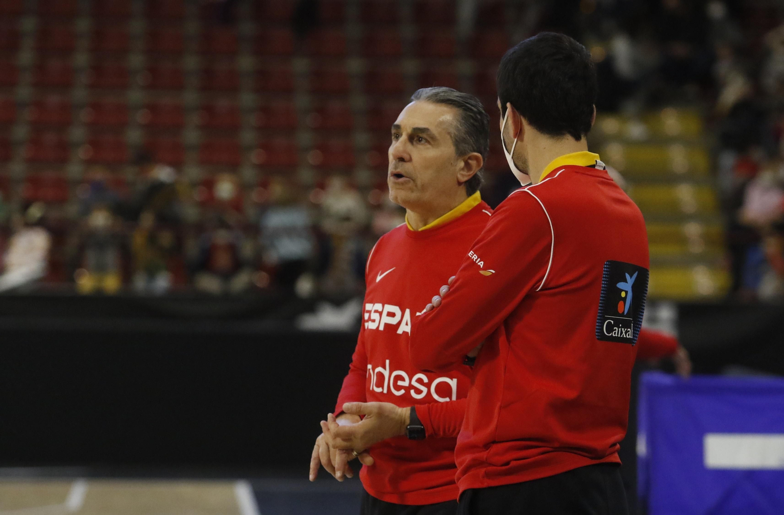 La selección española de baloncesto abre el entrenamiento en Córdoba a los más jóvenes, en imágenes