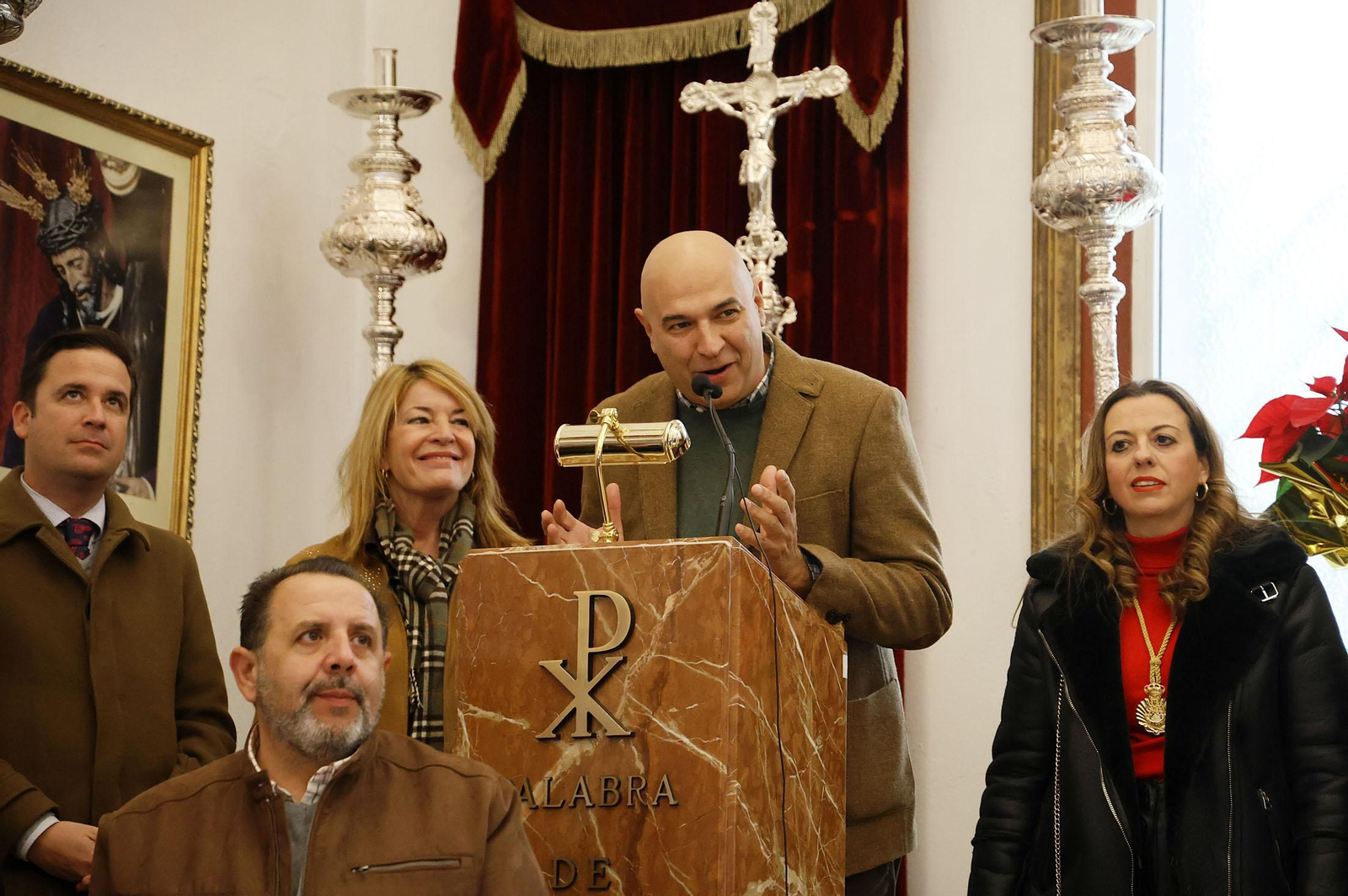 Imágenes del Heraldo Real anunciando la llegada de los Reyes Magos a Huelva