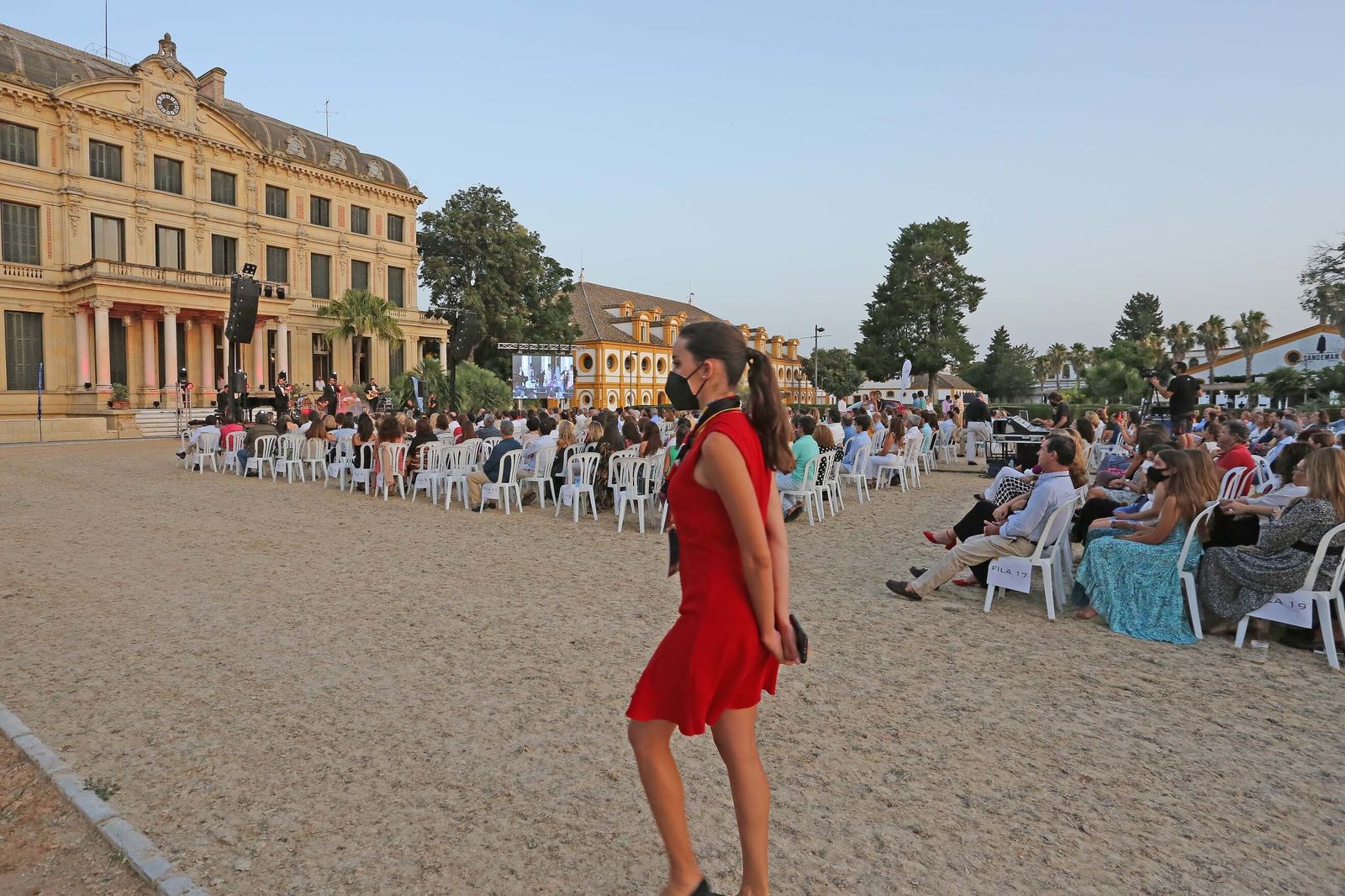 Concierto de A Dos Velas en la Real Escuela del Arte Ecuestre