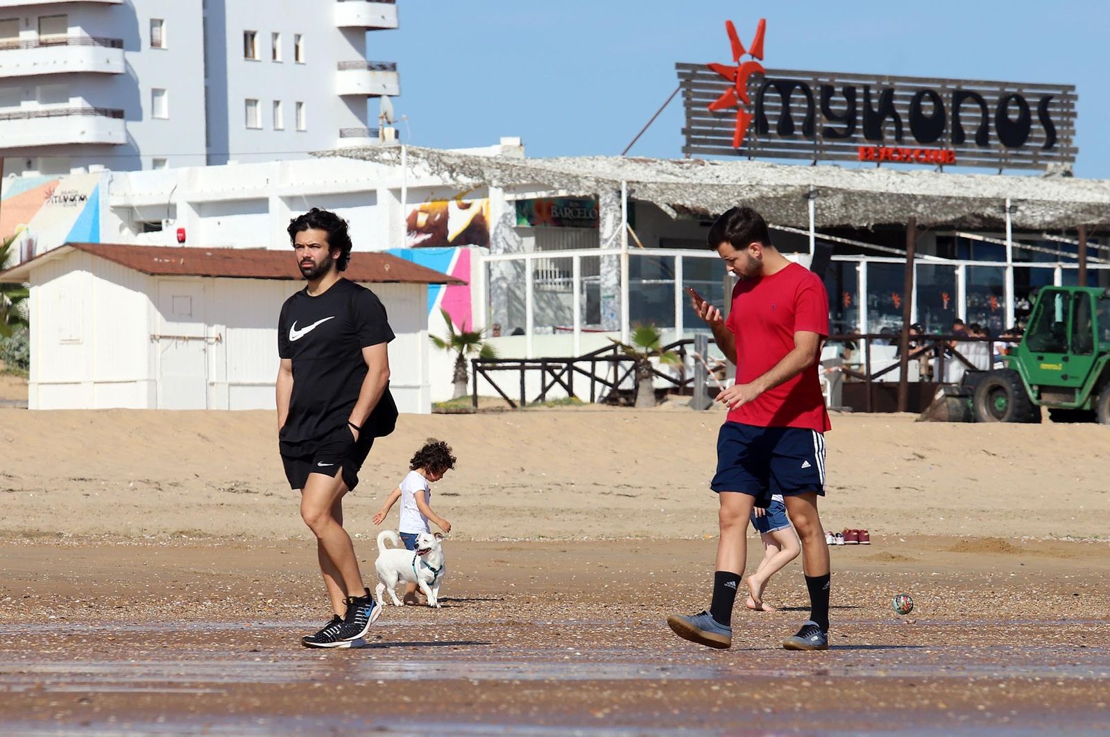 Imágenes de la playa de Punta Umbría en la fase 1 de la desescalada