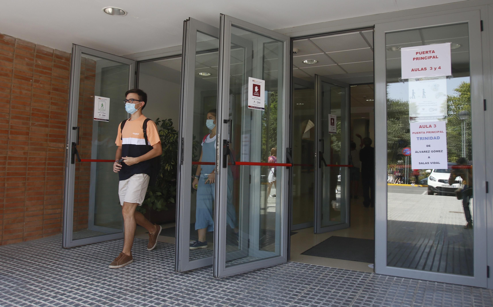 Las fotografías del inicio de la Selectividad del coronavirus en Córdoba Las fotografías del inicio de la Selectividad del coronavirus en Córdoba