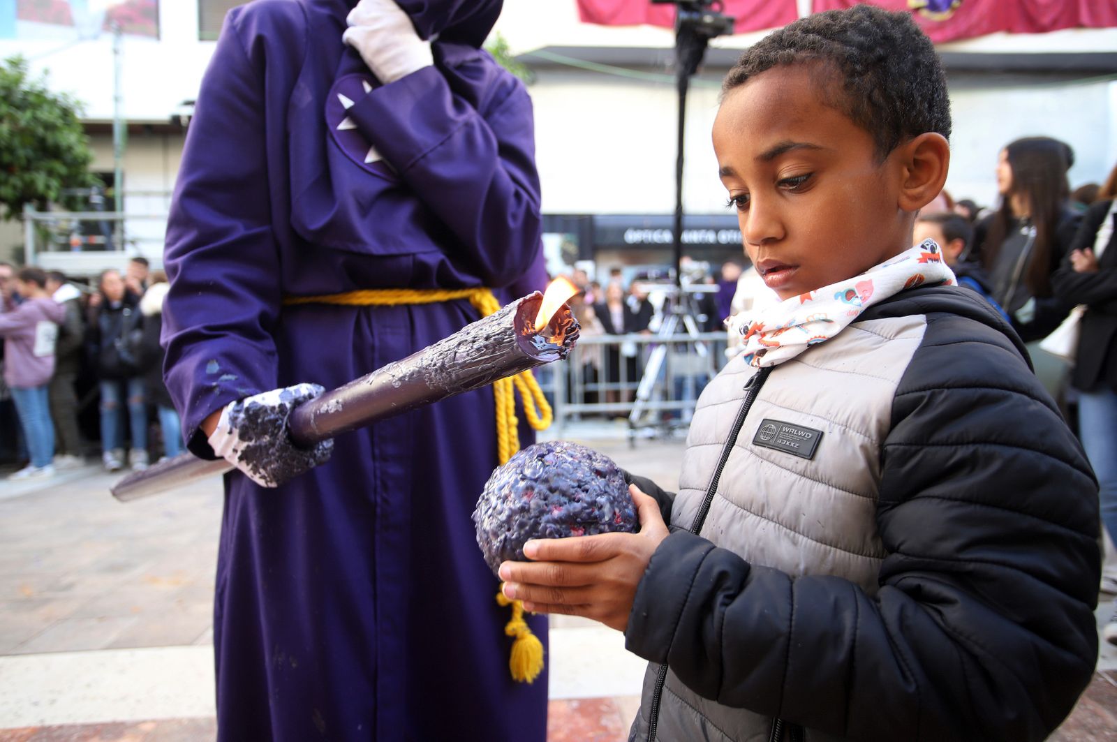 La Hermandad El Nazareno en la madrugá de la Semana Santa de Huelva 2023, en imágenes
