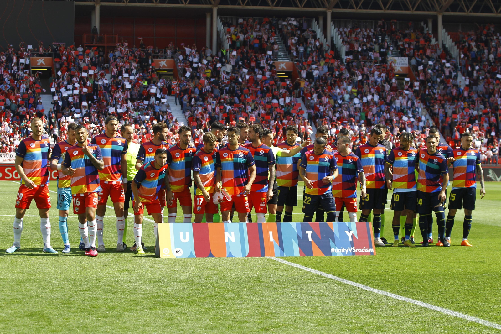 Imágenes del partido de la Liga Santander U.D. Almería-Cádiz C.F.
