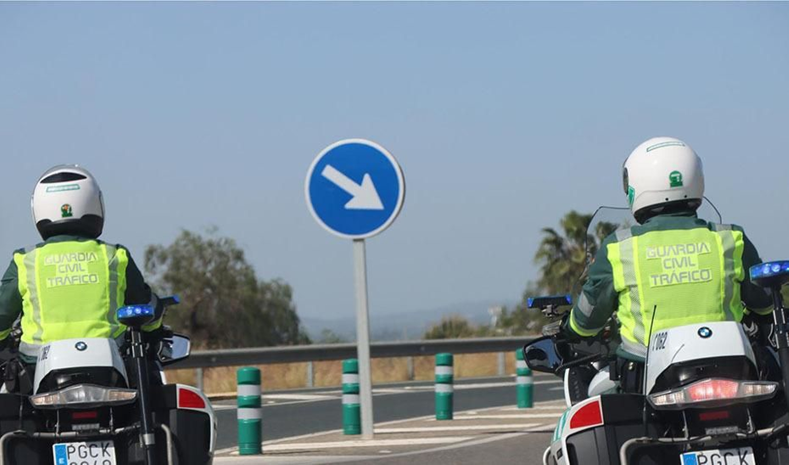 Dos agentes de la Guardia Civil de Tráfico en moto.