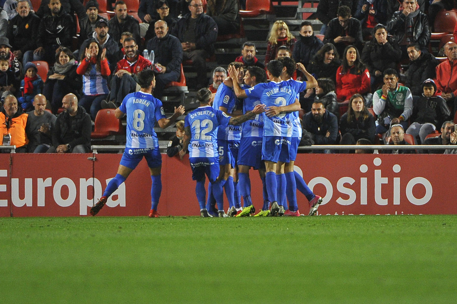 El Málaga celebra un gol al Mallorca.