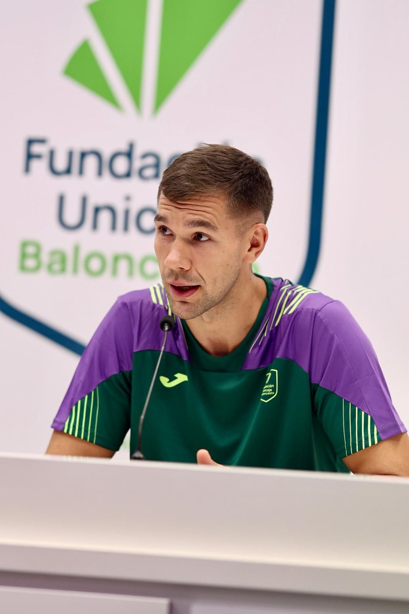 La presentación de Emir Sulejmanovic con el Unicaja, en fotos