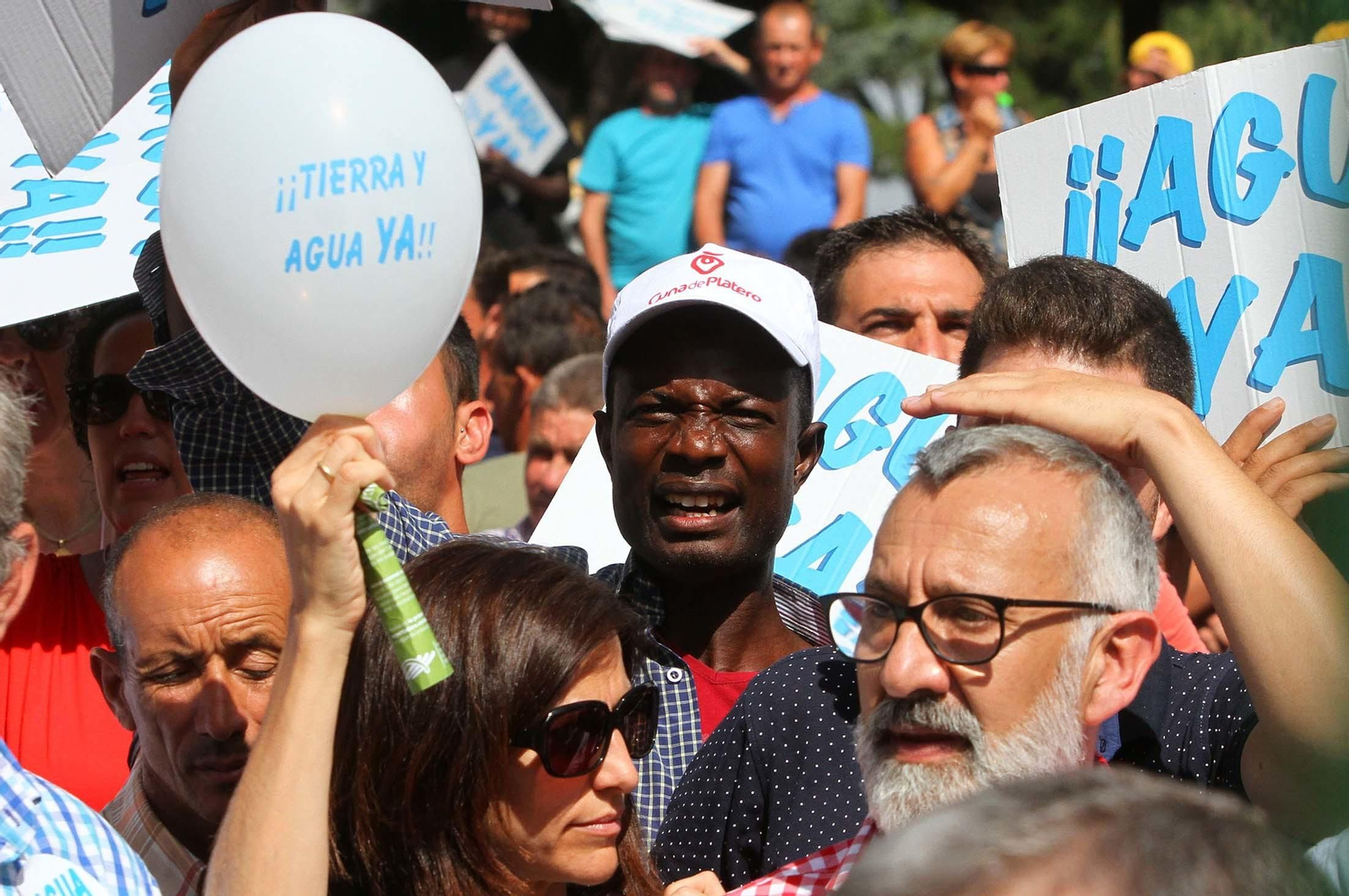 Imágenes de la manifestación para pedir agua y tierra para los regadíos del Condado.