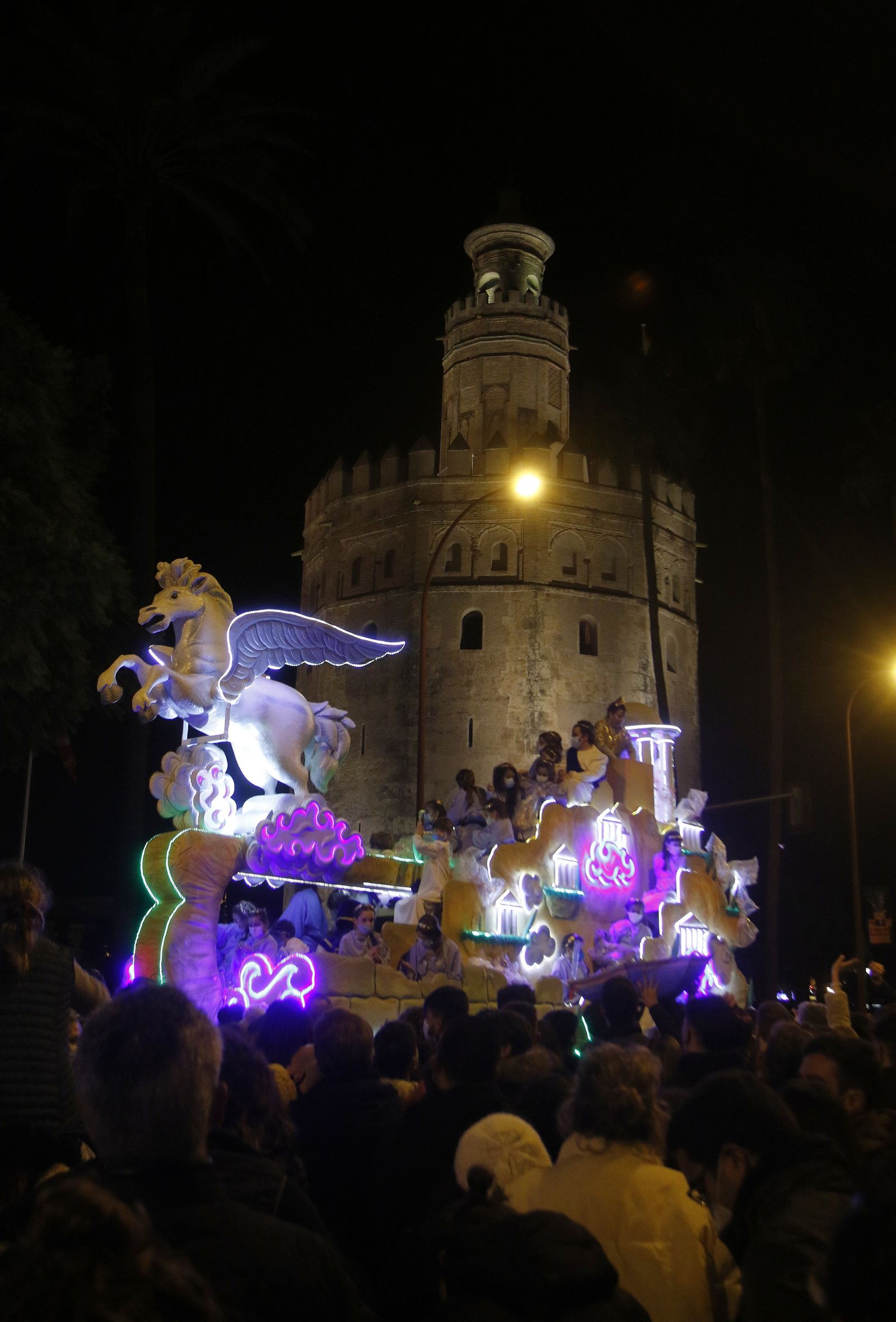 Imágenes de la cabalgata por el Paseo de Colón