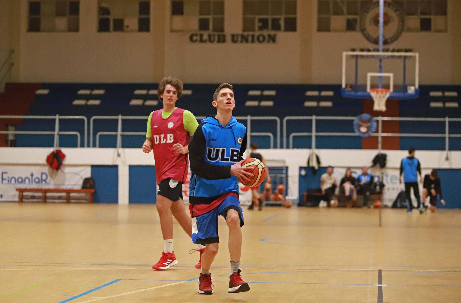 Fali Aradas, durante un entrenamiento de la ULB