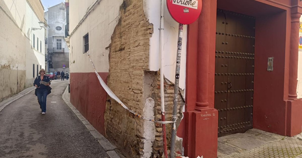 La extraña desaparición de la columna de la calle Rodríguez Marín en Sevilla