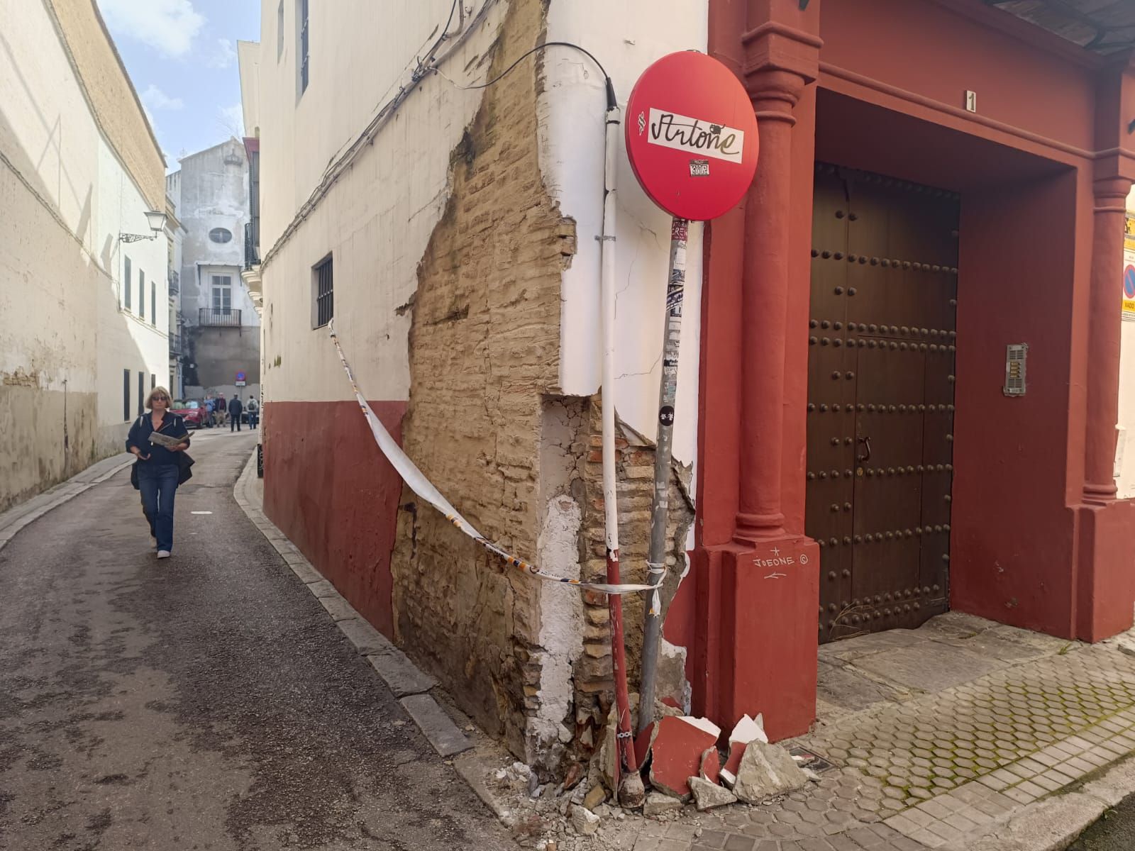 La esquina de la calle Rodríguez Marín sin la columna romana.