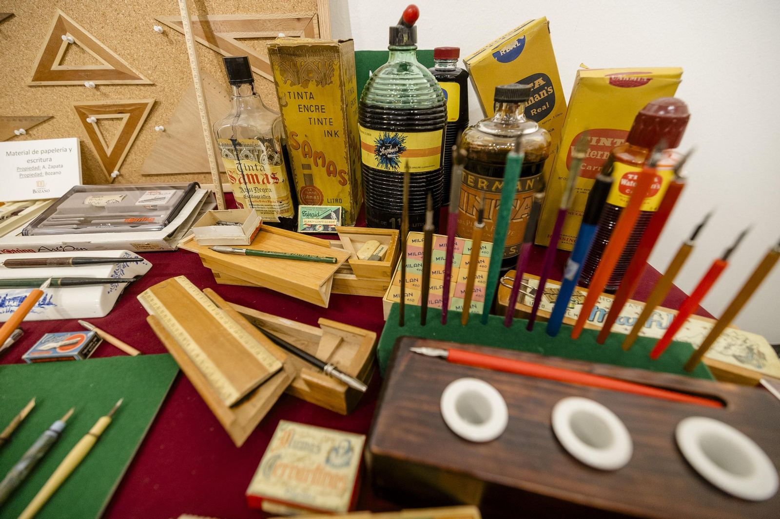 Las imágenes de la inauguración de la exposición por el centenario de la librería Bozano en San Fernando.
