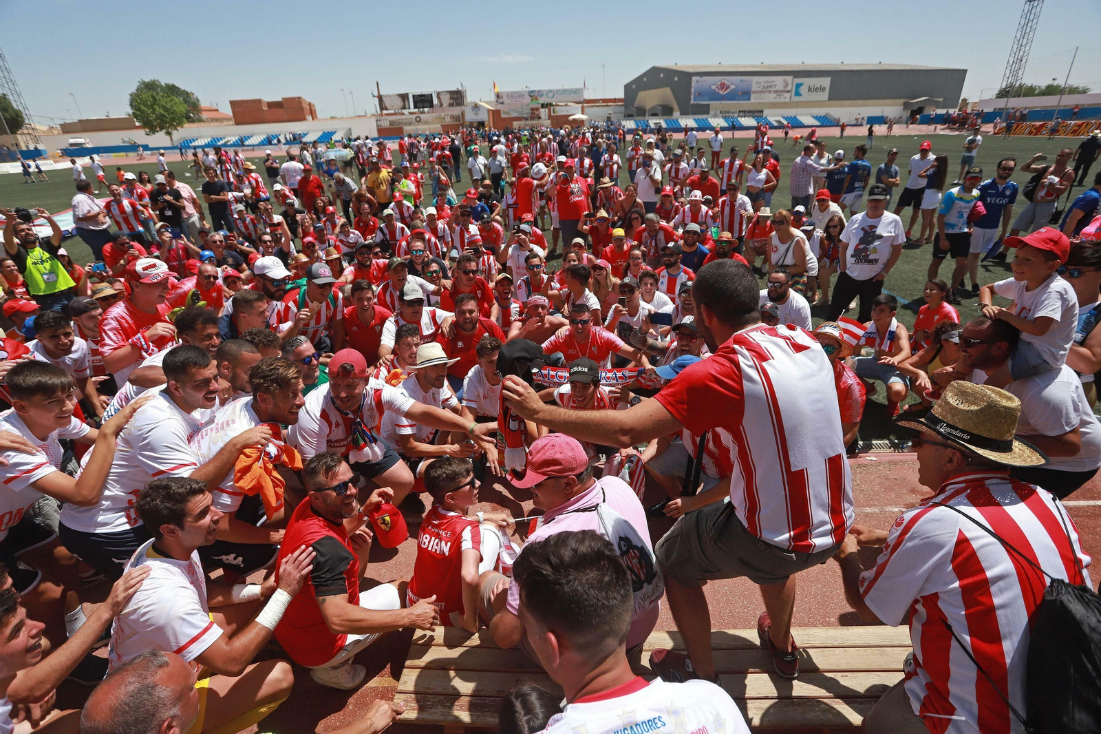 La celebración del Algeciras tras 'invadir' el Paquito Giménez.