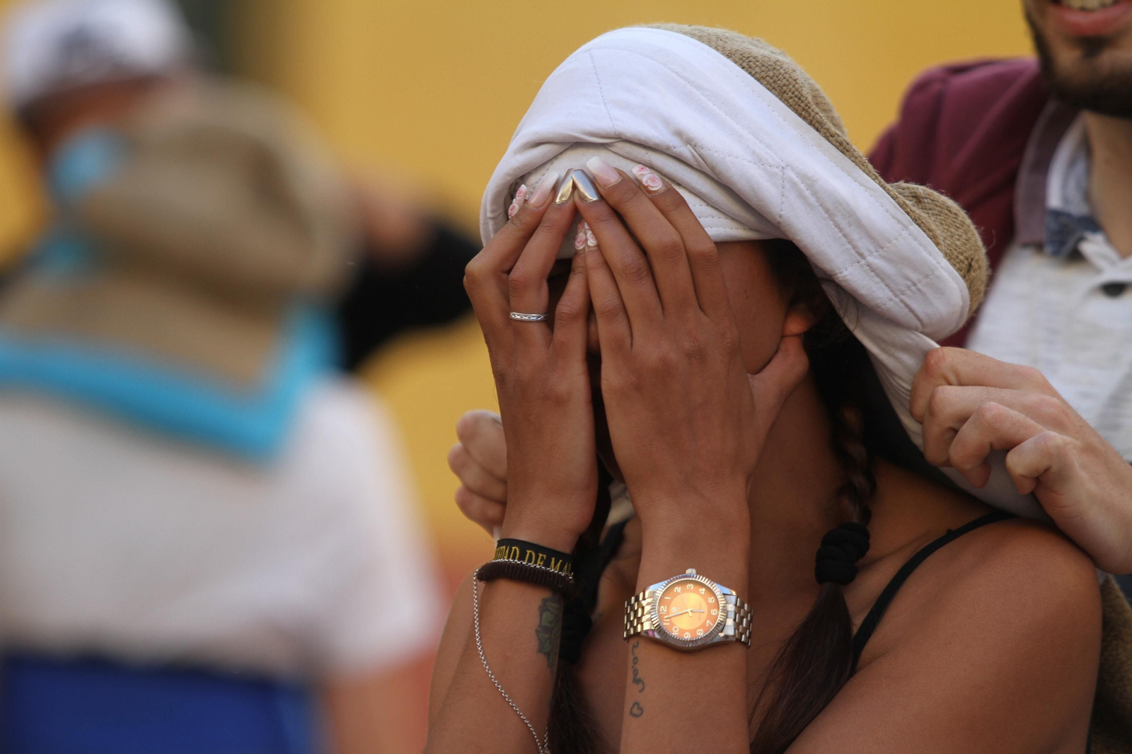 El ensayo de la cuadrilla de mujeres de la Hermandad del Santo Entierro, en imágenes
