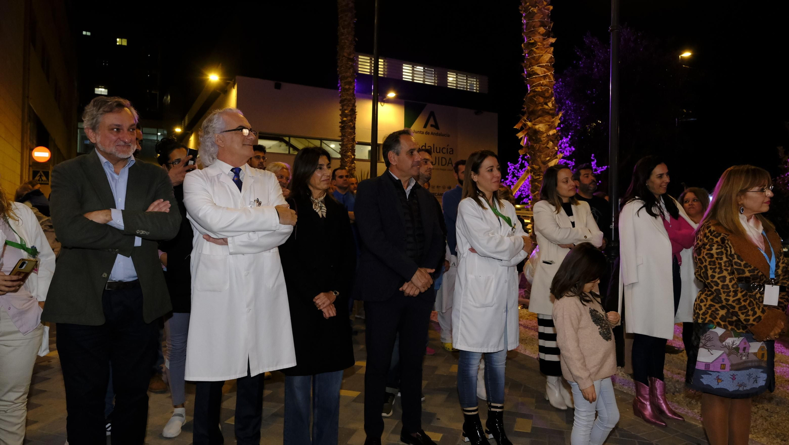 Imágenes del encendido de navidad en el Hospital Torrecárdenas, Almería