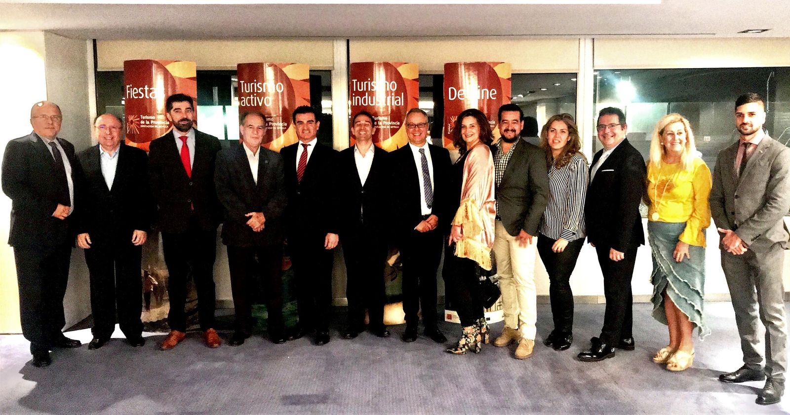 El gerente de Prodetur, el presidente de AEVISE y responsables de las asociaciones de viajes canarios y empresarios.